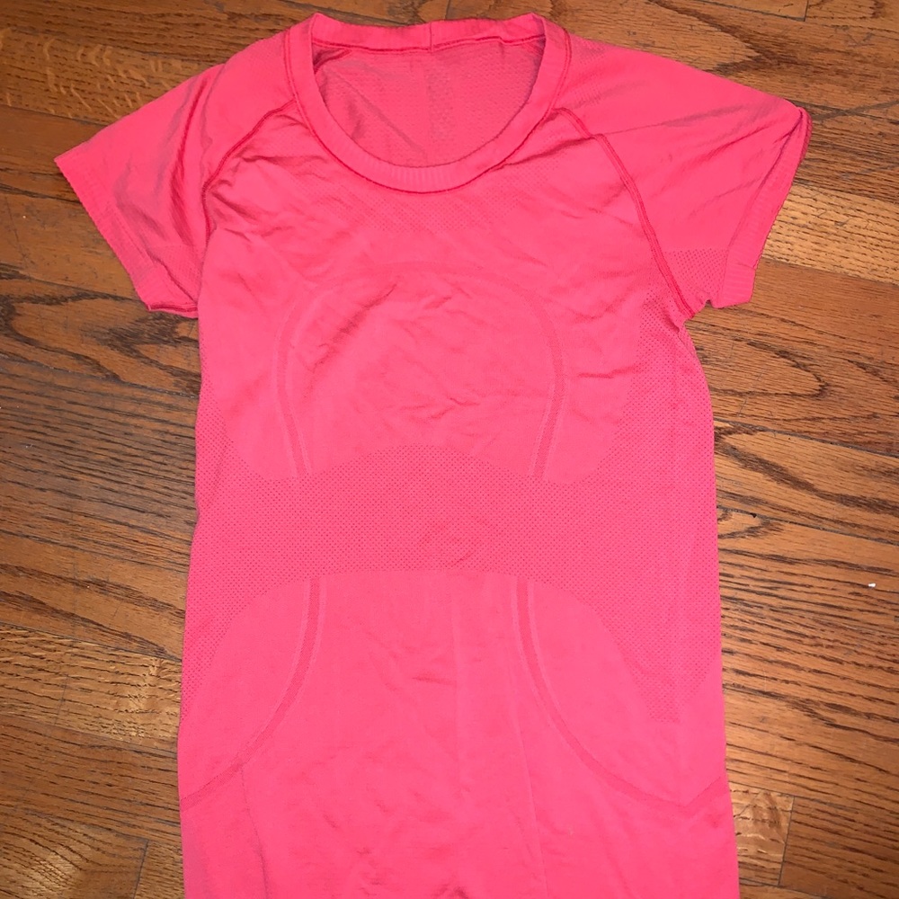 LuluLemon Swiftly Shirt Sleeve Top Sz 6!